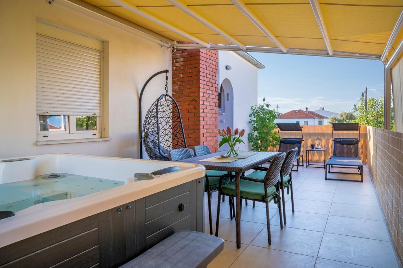 Apartment Paula with Private Jacuzzi Zadar Exterior foto