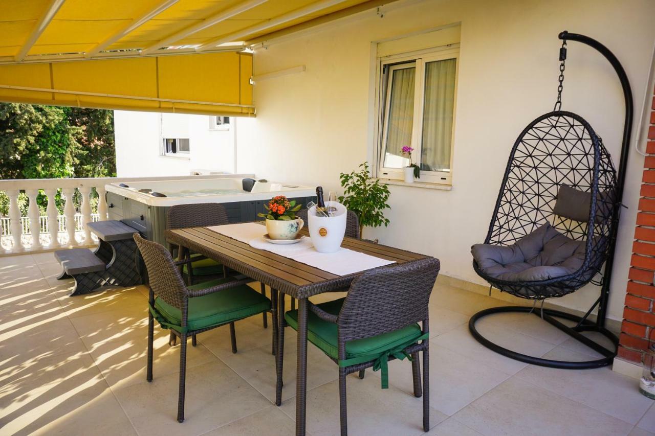 Apartment Paula with Private Jacuzzi Zadar Exterior foto