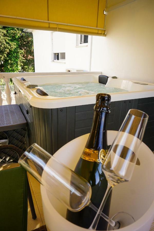 Apartment Paula with Private Jacuzzi Zadar Exterior foto