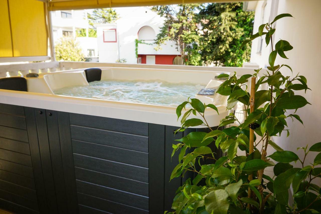 Apartment Paula with Private Jacuzzi Zadar Exterior foto