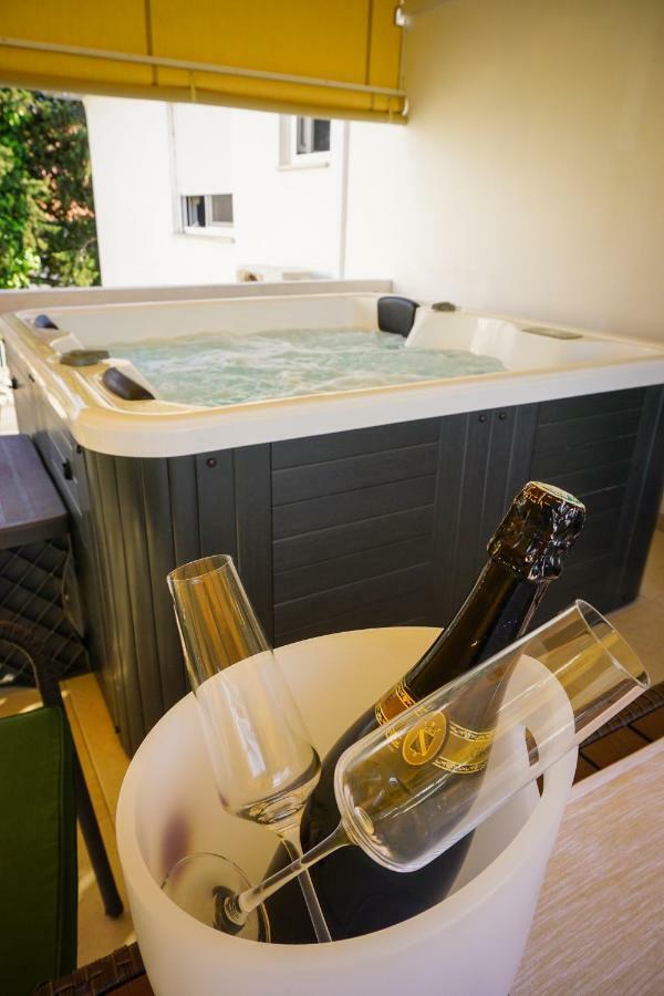 Apartment Paula with Private Jacuzzi Zadar Exterior foto