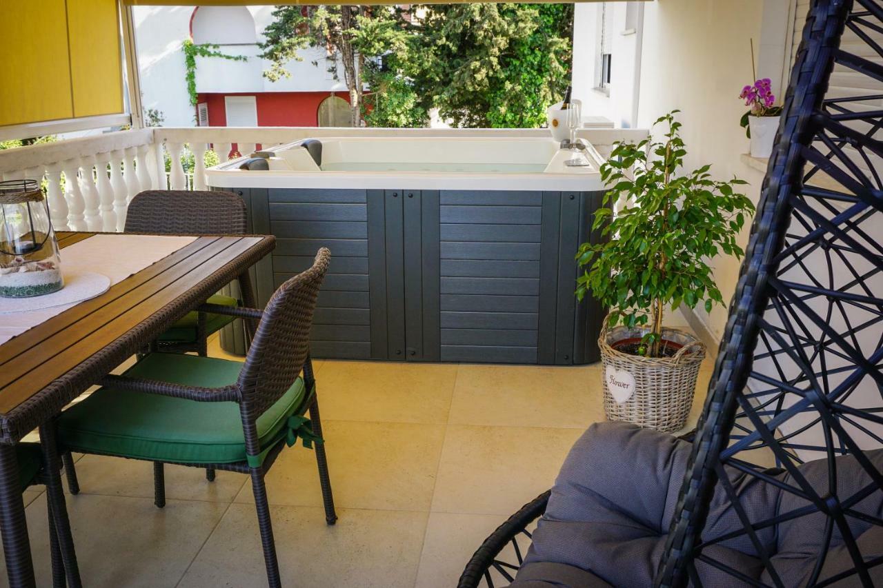Apartment Paula with Private Jacuzzi Zadar Exterior foto