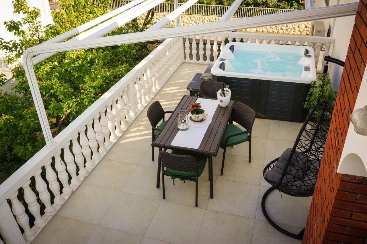 Apartment Paula with Private Jacuzzi Zadar Exterior foto