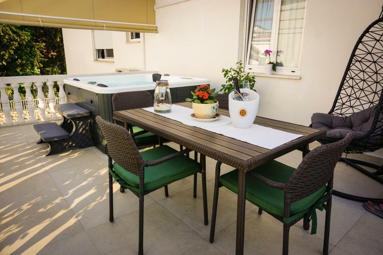Apartment Paula with Private Jacuzzi Zadar Exterior foto