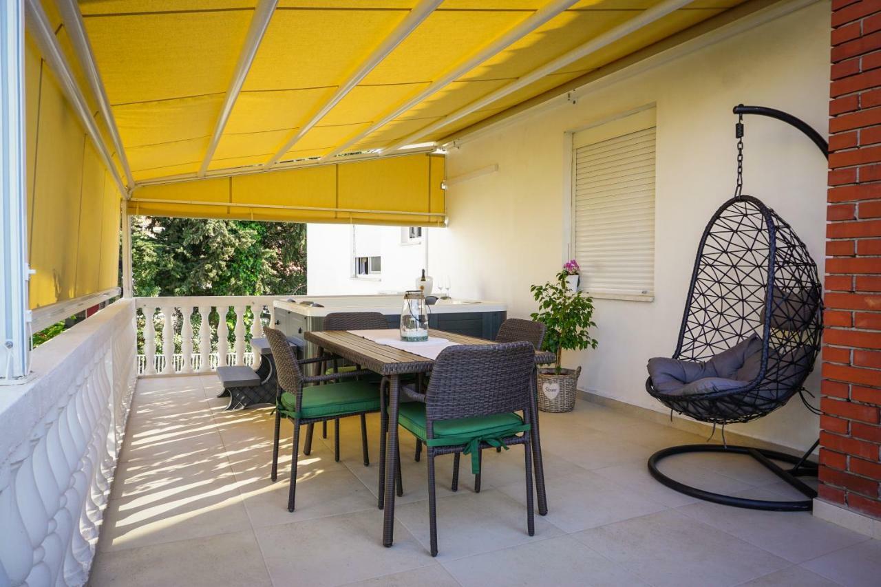 Apartment Paula with Private Jacuzzi Zadar Exterior foto