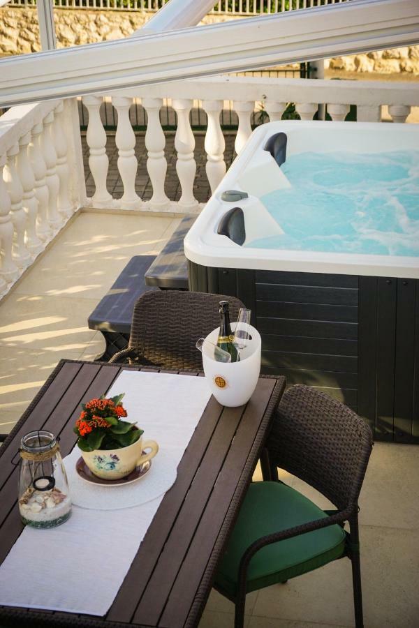 Apartment Paula with Private Jacuzzi Zadar Exterior foto