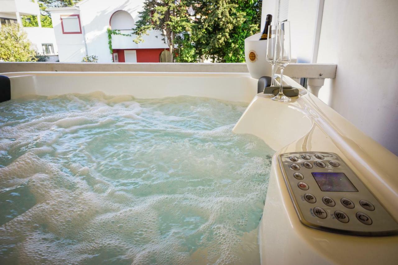 Apartment Paula with Private Jacuzzi Zadar Exterior foto