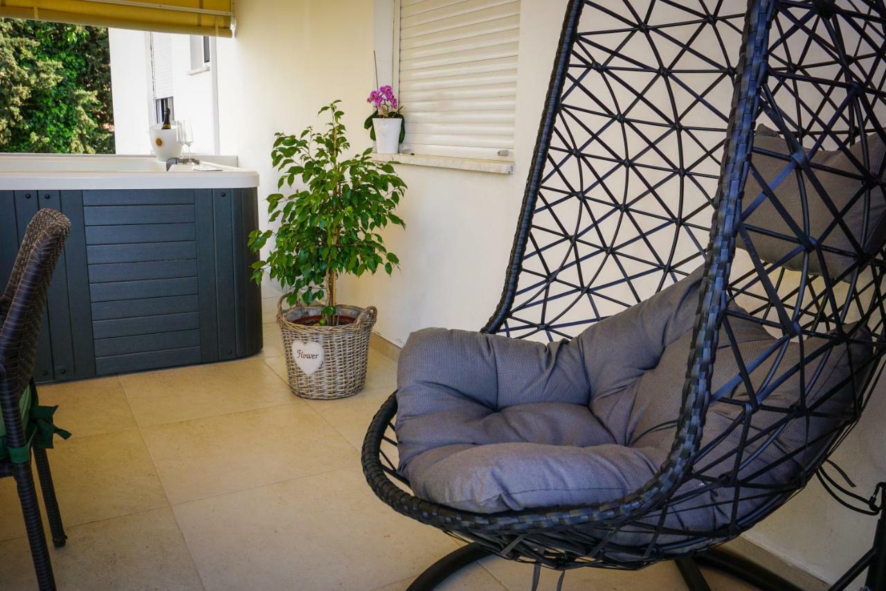 Apartment Paula with Private Jacuzzi Zadar Exterior foto