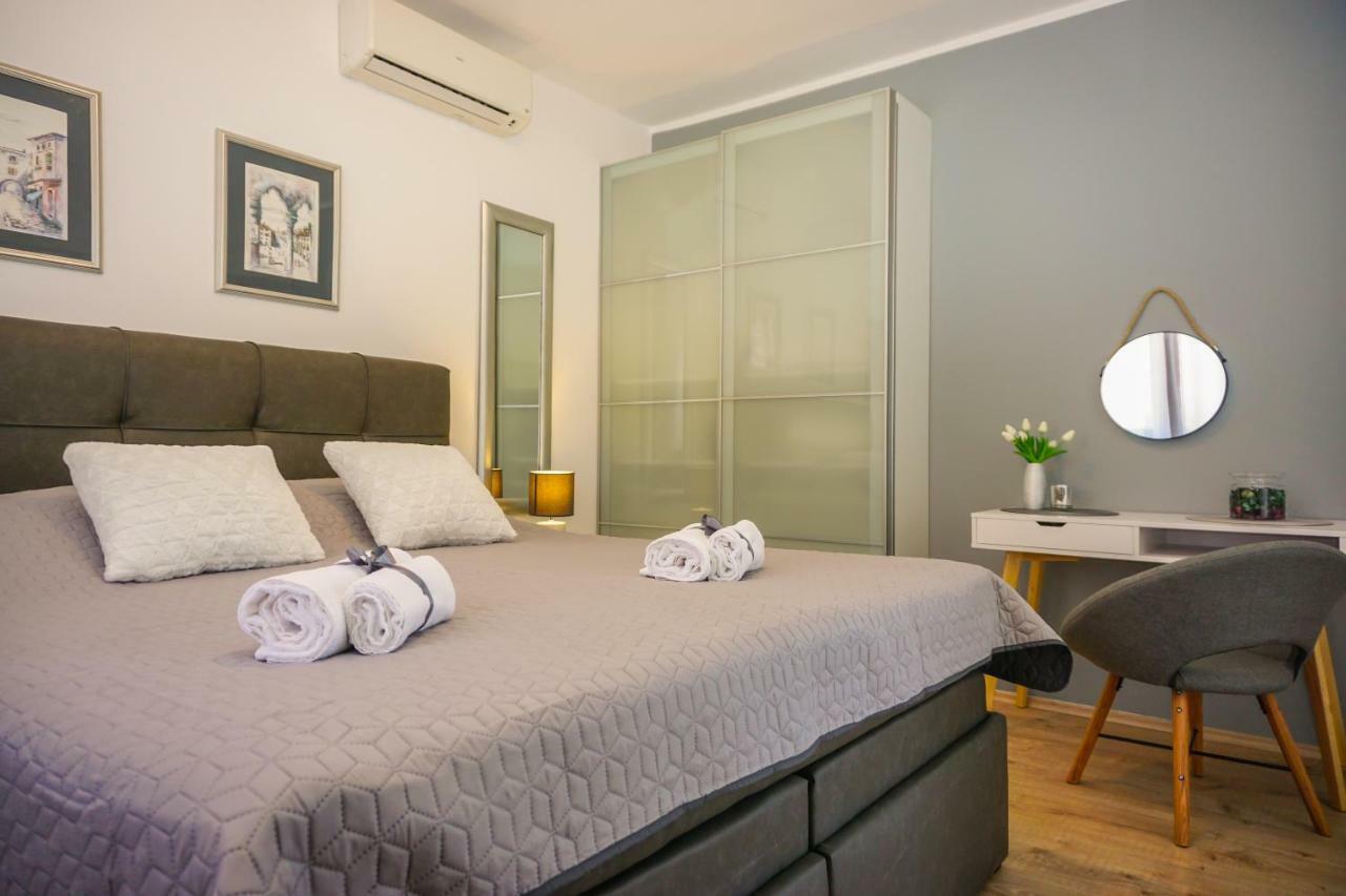 Apartment Paula with Private Jacuzzi Zadar Exterior foto