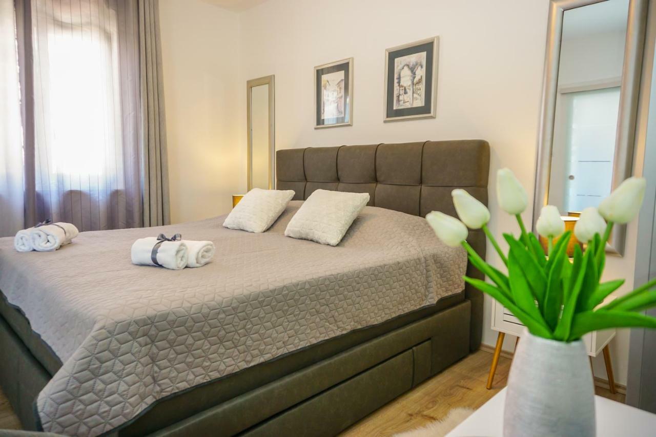 Apartment Paula with Private Jacuzzi Zadar Exterior foto