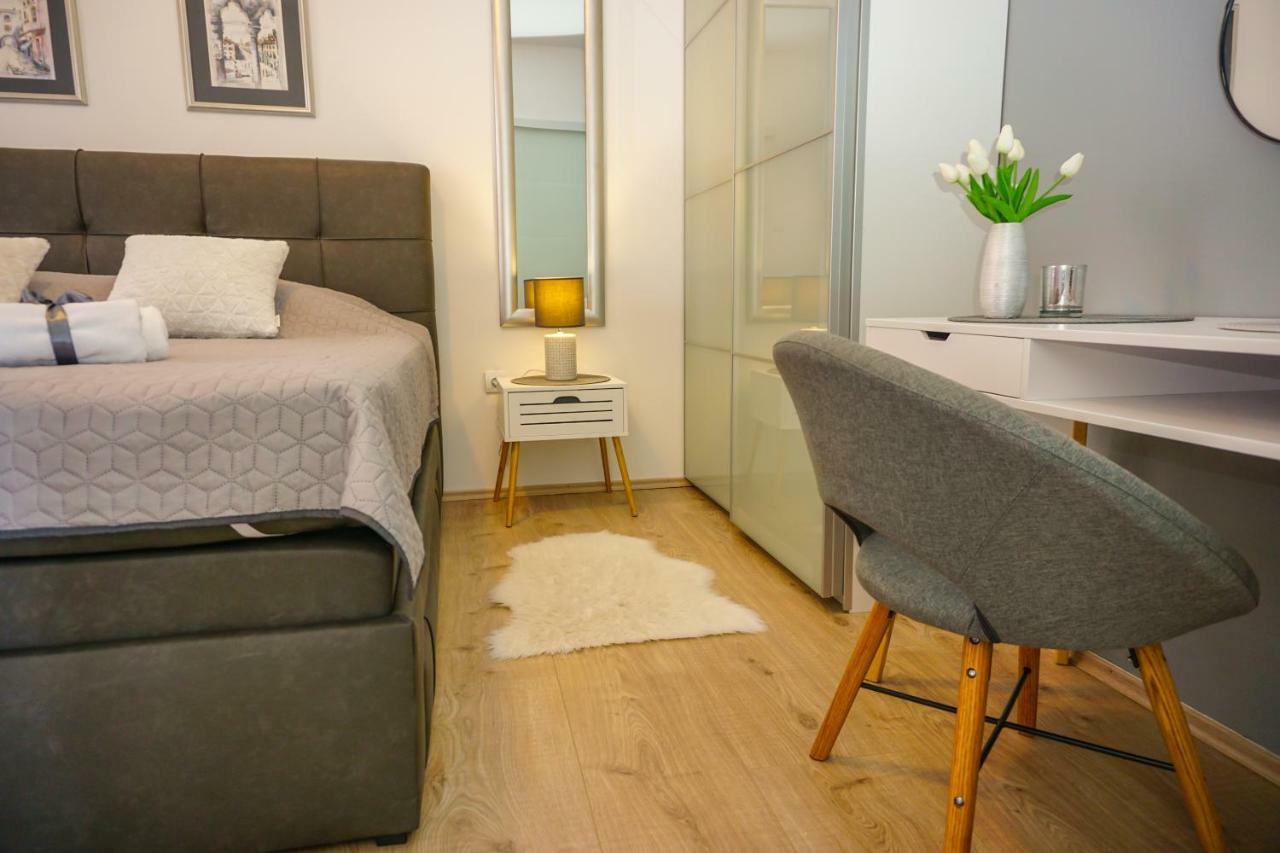 Apartment Paula with Private Jacuzzi Zadar Exterior foto