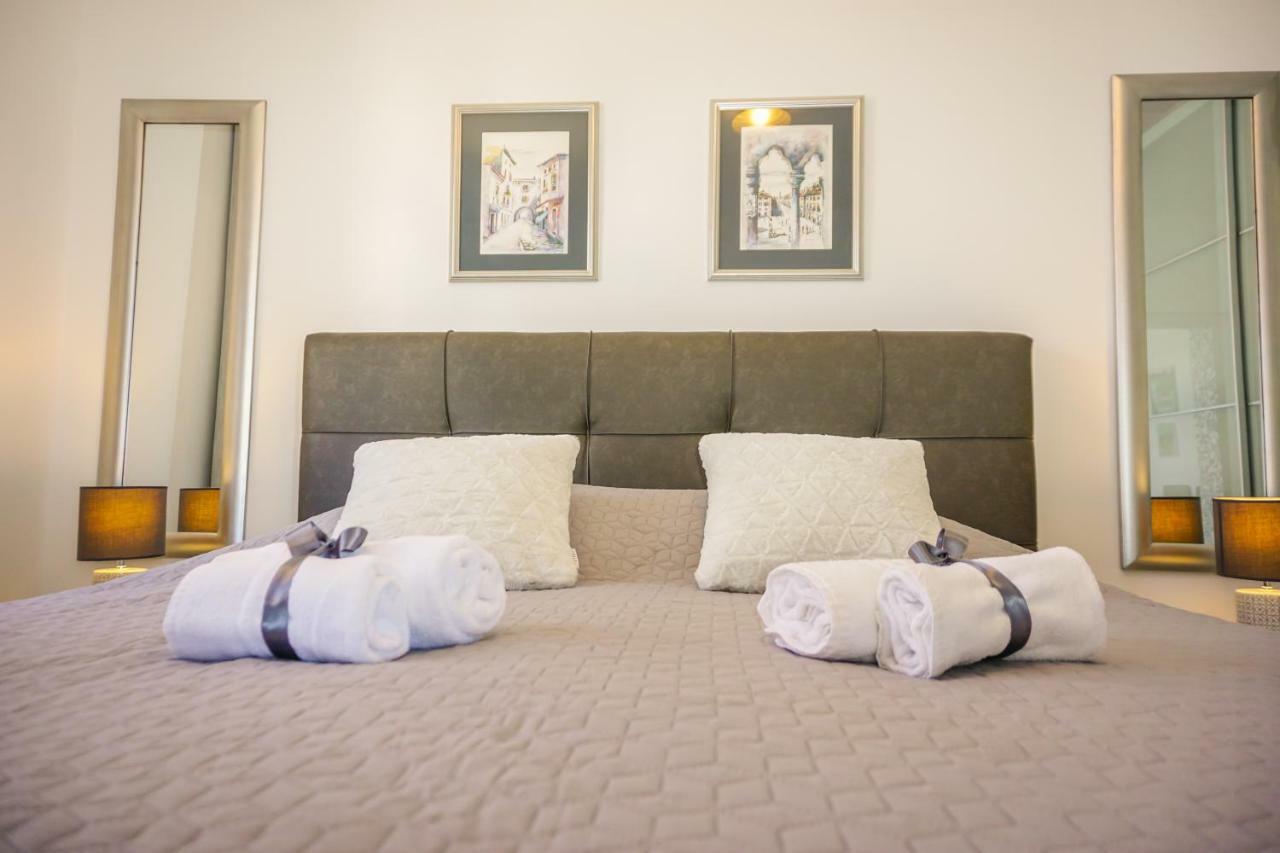 Apartment Paula with Private Jacuzzi Zadar Exterior foto