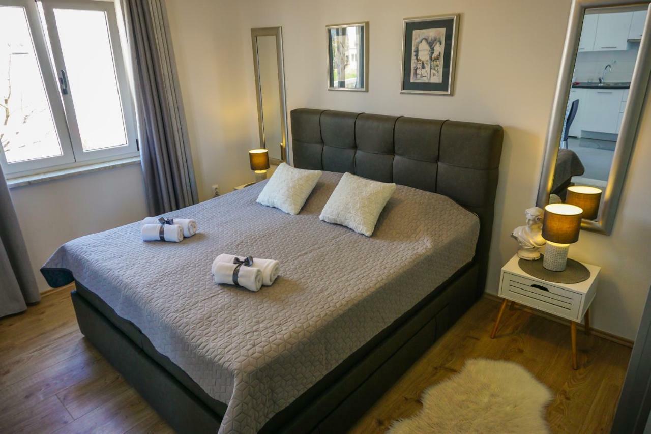 Apartment Paula with Private Jacuzzi Zadar Exterior foto