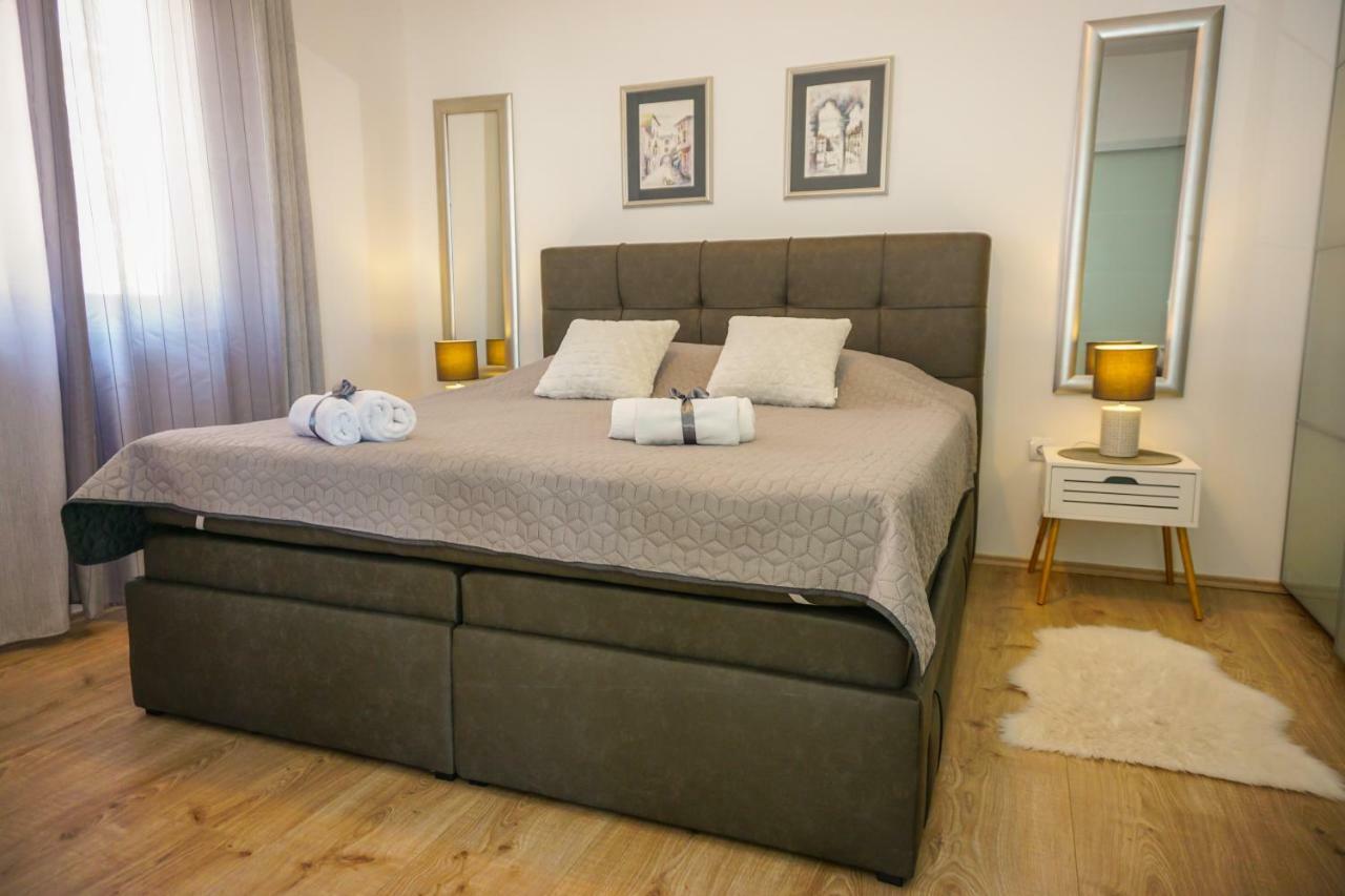 Apartment Paula with Private Jacuzzi Zadar Exterior foto