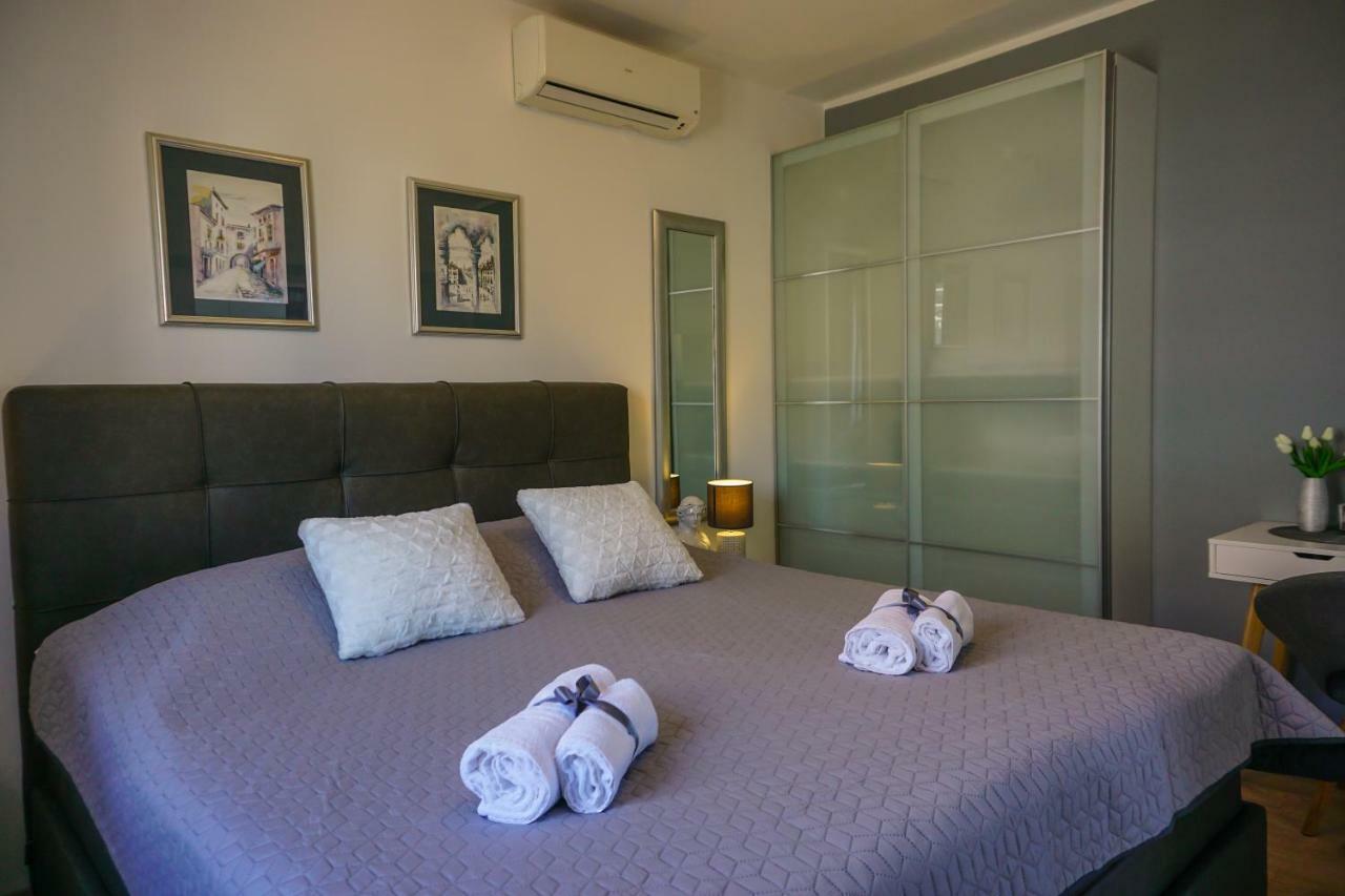 Apartment Paula with Private Jacuzzi Zadar Exterior foto